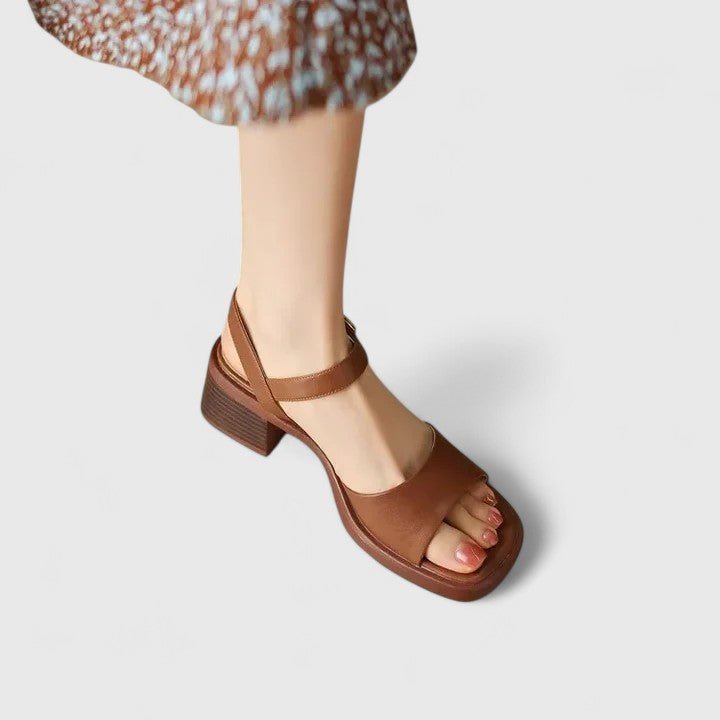 サガ | エレガントなサンダル